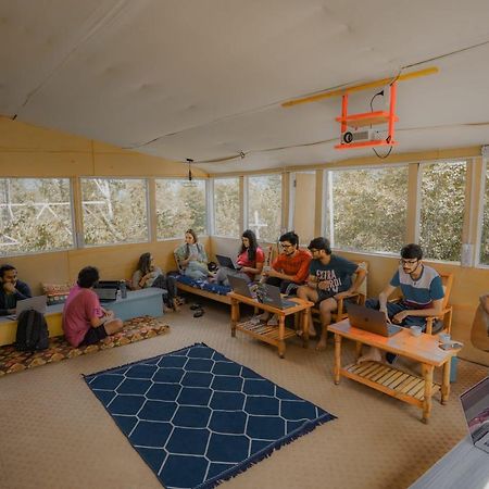 מנאלי Mars Monkey Hostel & Cafe מראה חיצוני תמונה