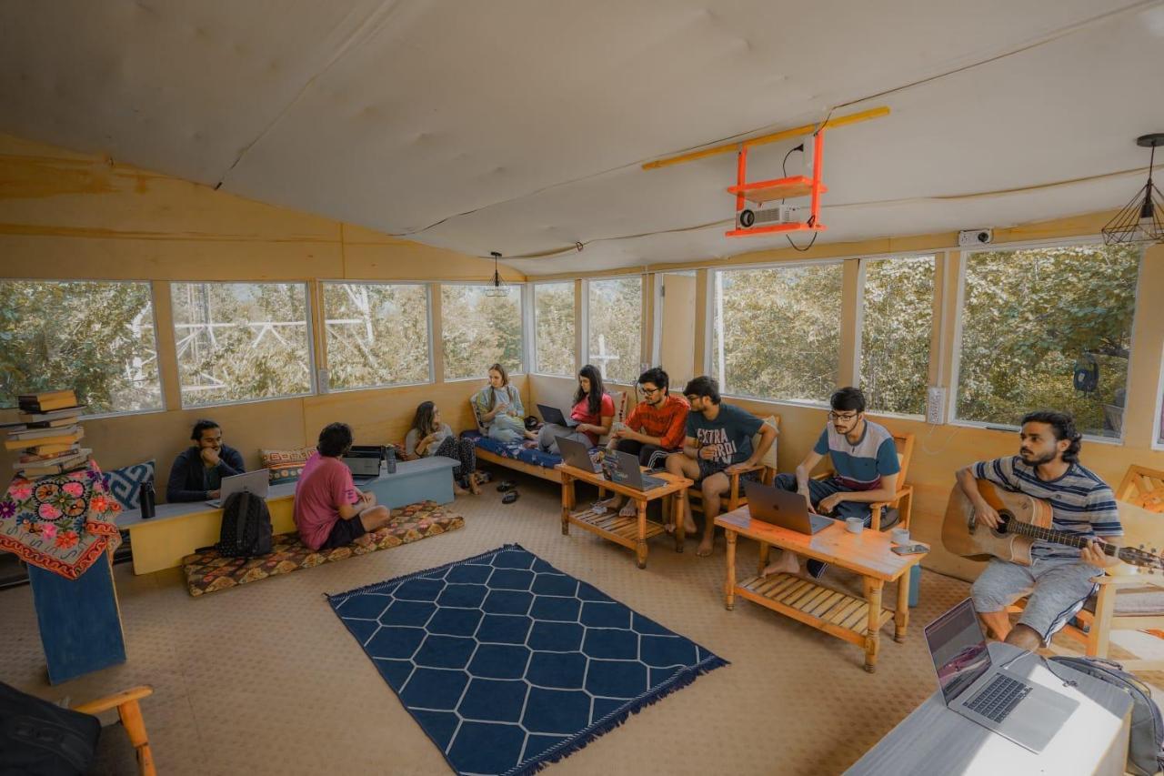 מנאלי Mars Monkey Hostel & Cafe מראה חיצוני תמונה