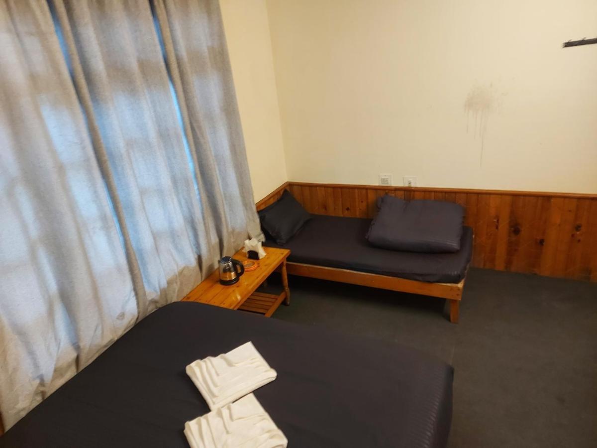 מנאלי Mars Monkey Hostel & Cafe מראה חיצוני תמונה
